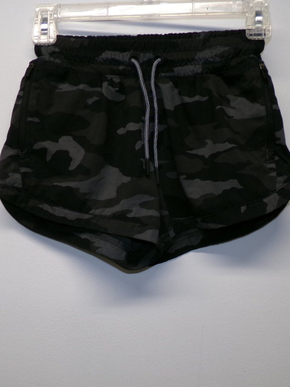 Athleta Girl sz M Shorts Black Gray Camo Running Athletic Gym Activewear 531686